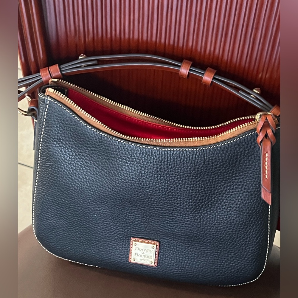 Dooney & Bourke Small Kiley shoulder Bag Black - Picture 4 of 9